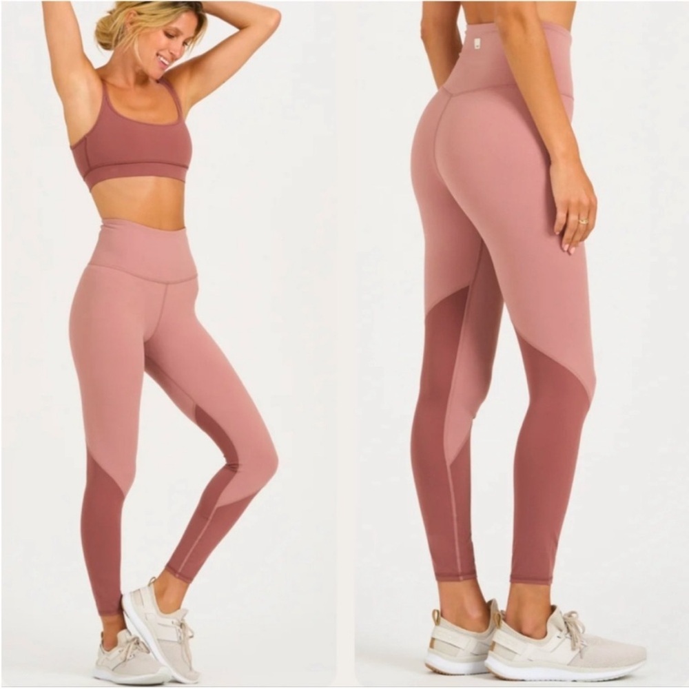 NWT! ✨Vuori Colorblock Studio Legging ✨. Size Large. Color Light Terracotta.